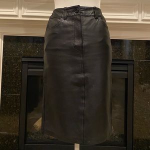 Gorgeous Black, Fitted Leather Skirt With Back Slit, MIDI LEATHER SKIRT Vintage